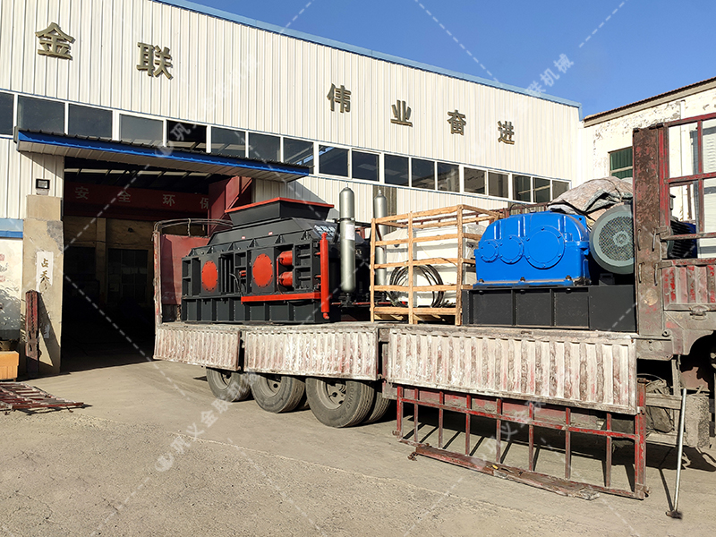 2PGY1500x1000型液壓對輥破碎機發(fā)往云南昆明 2PGY1500x1000型液壓對輥破碎機發(fā)往云南昆明