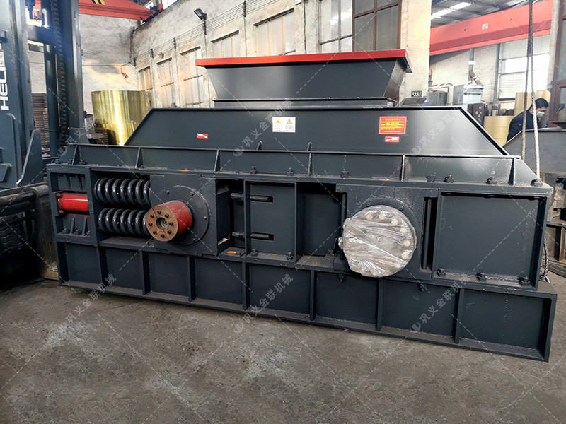 1500x1000大型液壓對輥破碎設備發(fā)貨圖片
