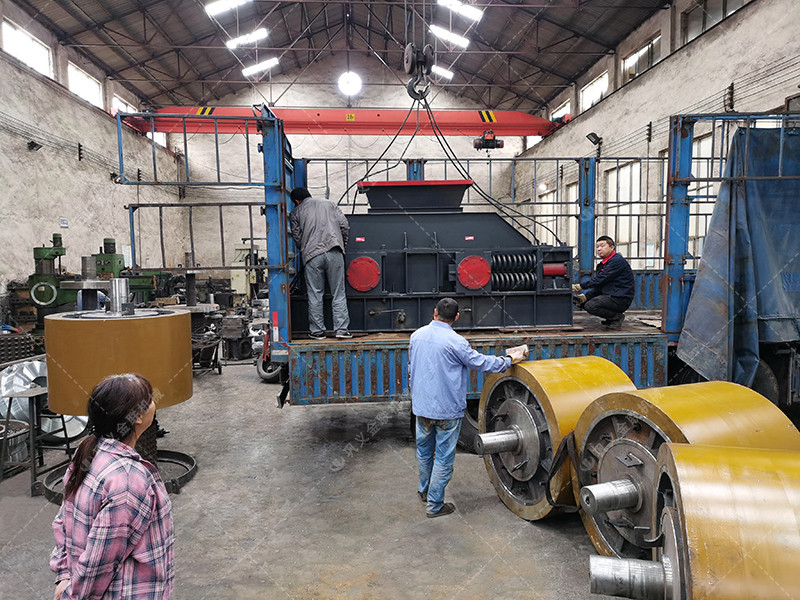 2PG1208大型對(duì)輥制砂機(jī)設(shè)備發(fā)貨 發(fā)往山東