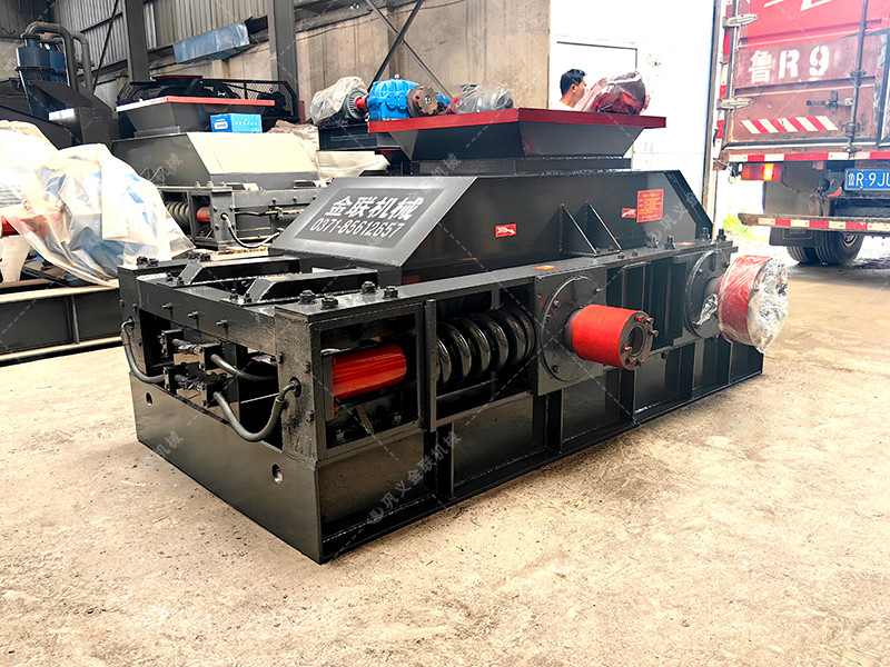 2PG800x600對輥破碎機發往貴州貴陽破碎鵝卵石