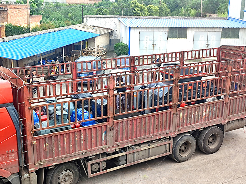 1200x800大型液壓對(duì)輥破碎機(jī)發(fā)貨 破碎石灰石